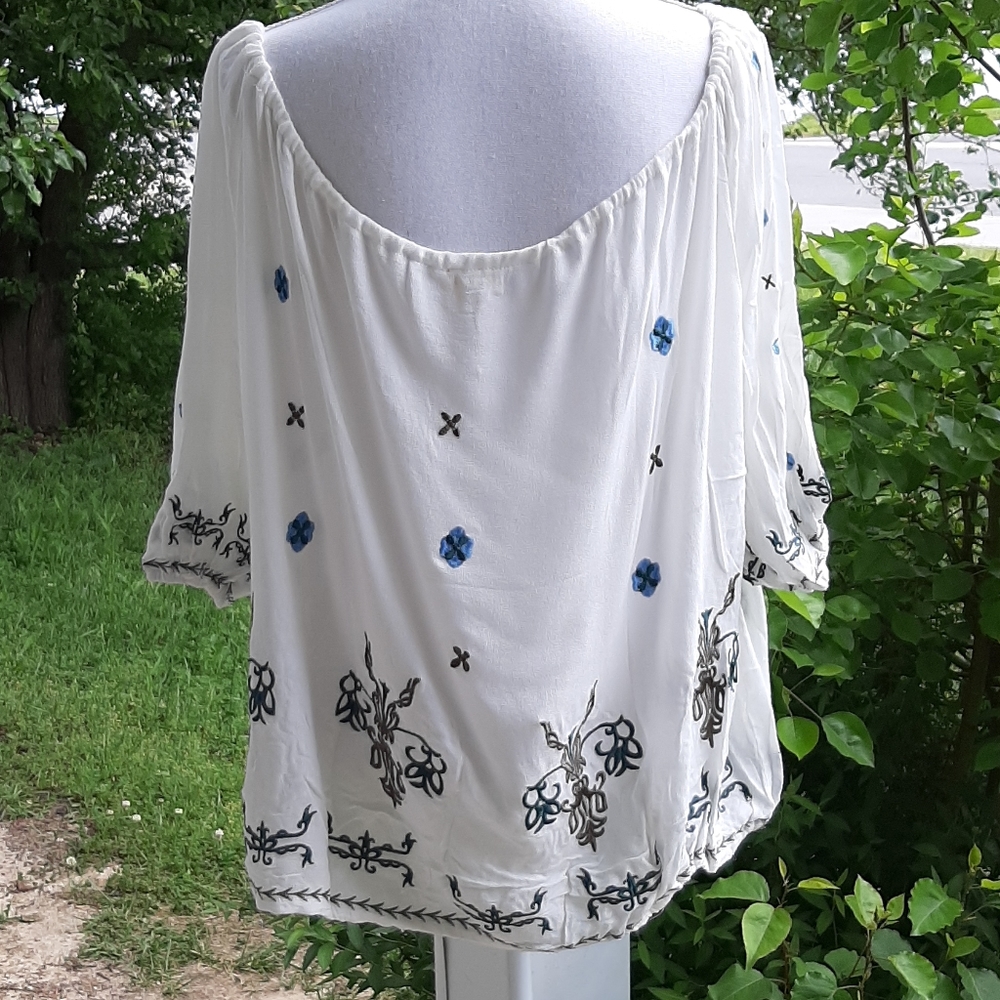 🆕️ Boho Embroidery Blouse - Picture 10 of 11